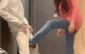 【宝娜】牛仔裤坐脸窒息/踢裆顶裆/高跟肉丝踩 bf48233