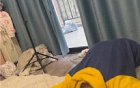 【小凤梨】闻舔臭鞋/自己抽耳光 JS241213-43