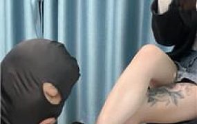 【小凤梨】鞭打踩踏/跪舔纹身小主的高跟玉足 JS241219-17