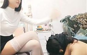 【亿姐】情侣M-奴下奴-高跟白丝的脚下奴 bf48958