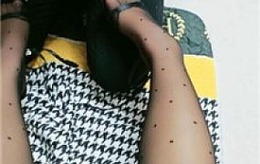 【瑶瑶公主】黑丝高跟美腿恋足狂舔 JS250101-32