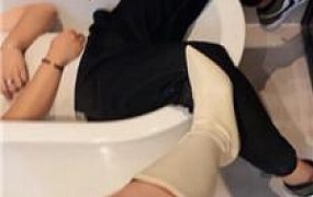 【诗诗】浴缸虐-圣水淋浴/高跟长靴踩/鞭打坐脸窒息/骑马 JS250102-22