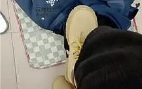 【奇了怪了】白袜脚踩强制闻鞋 JS250101-14