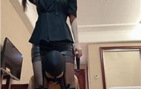 【诗诗】转胯狗链遛狗/虐乳/坐脸窒息高跟踩 bf48609