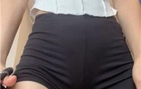 【茉狸】玉足插嘴/清理超脏鞋底/小白鞋及膝袜踩 bf48994