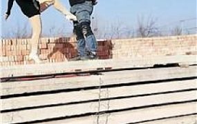 【沐颜】户外-狗链拴狗-暴力踢踹【双视角版】 JS250114-10