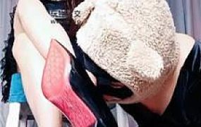 【美柠】高跟玉足蹂躏CD奴 JS250126-12