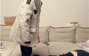 【埋汰】风衣女神骑马虐脚下奴【上】 bf49673