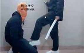 【奇了怪了】脏空军一号白袜连环踢踹虐打 JS250120-10