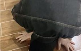 【小凤梨】纹身小妹肉丝脚下的绿帽 JS250120-15