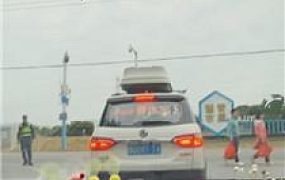 【草莓奶昔】车内调-臭脚丫狂舔 JS250205-36