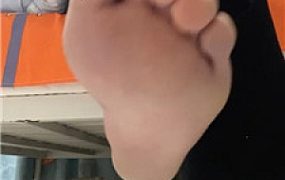 【小璐】贱狗进来给妈妈舔    250125-19