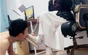 【南月女神】铁链囚禁-毛拖鞋捂白袜狂舔 JS250216-2