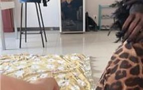 【曦颜】黑丝高跟踩喂食 JS250215-24