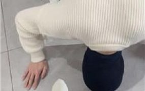 【小凤梨】小白鞋白袜下跪闻舔 JS250215-23