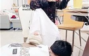 【南月女神】圈养家奴脚下喂食 JS250215-22