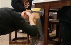 【安主子】情侣主虐绿帽-脚下喂食 JS250213-2