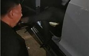 【沐颜】户外-女司机用脚惩罚乘客 JS250211-11