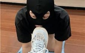 【白兔】磕头求闻舔臭鞋 JS250210-25