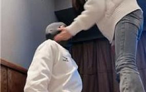 【猴歌】牛仔裤坐脸窒息/白袜脚踩虐 bf50018