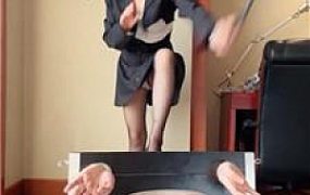 【兔S】刑架囚禁重度鞭打/小白鞋踩 bf50763