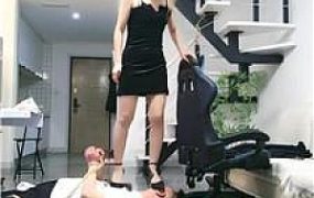 【淡颜】捆绑高跟全体重踩踏 bf50637