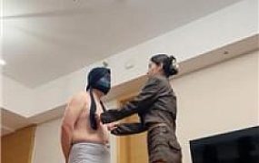 【领主】白袜脚捂脸/长靴踢裆/藤条抽 bf50616