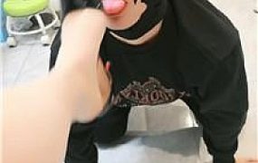 【芮汐夫妻】舔脏鞋底/吃烟灰/头压马桶吃泡面 JS250221-2