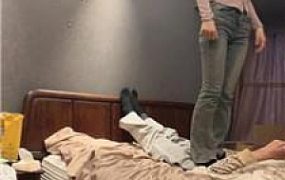 【伊未】牛仔裤坐脸窒息-黑棉袜踩踏-骑马 bf50454