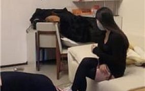 【泡泡】耐克鞋及膝袜踩虐贱奴/抽耳光 JS250111-39