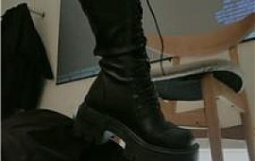 【甜沁】桌底视角-长靴黑丝碾压踩【双视角版】 bf49202