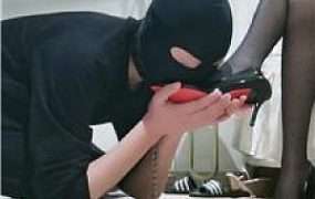 【珂儿小主】跪舔脏高跟鞋黑丝 JS250111-5