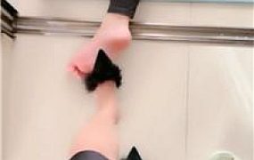 【魔蝎女王】高跟踩熟睡的圈养奴 JS250110-1