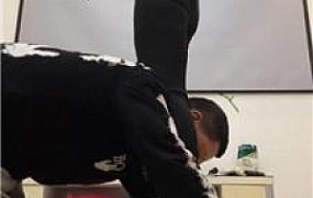 【偏不】舔脏运动鞋白袜/坐脸窒息 bf51157