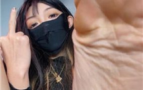 【绝美兔】模拟脚底踩踏    250311-10