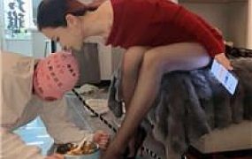 【阿楠】伺候吃饭-黑丝美腿蹂躏绿帽奴 bf51304