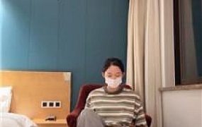 【米欧】玉足蹂躏跳踩贱奴才 JS250319-24