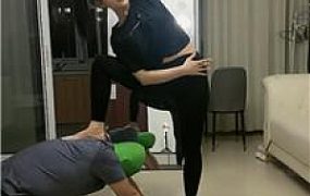 【乔伊】绿帽狗做人体健身器具 JS250319-5