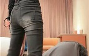 【桃子】踩踏重度鞭打-舔小白鞋白袜 bf51444