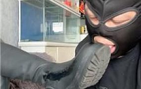 【小玉】下跪清理脏长靴原味白袜 JS250316-40