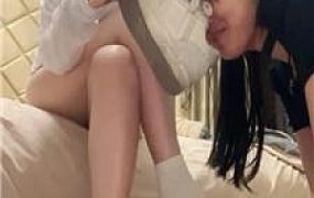 【时颜】超美女狗-封嘴-吃白袜-舔闻脏鞋 bf51772