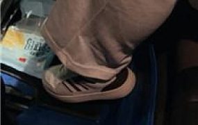 【刘二狗】深夜户外开发小姐姐 JS250331-32