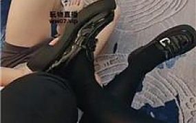 【喵喵】皮鞋过膝袜脚下喂食奴才 bf52365