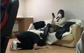 【00后情侣】情侣主-长靴黑丝玩虐骚绿帽【双视角版】 JS250414-23