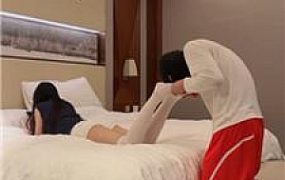 【缈缈】体育生下跪迷恋脏白丝 bf52238