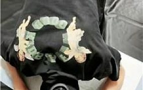 【苏可儿】下跪皮鞋白袜臭脚丫舔 JS250411-12