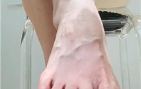 【伊柔】抹油裸足    250403-28