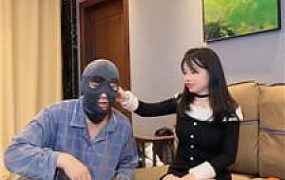 【素人抽水机】连环耳光-踩踏-踢裆-玉足狂舔 bf52805