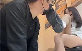 【牙乖乖】皮鞋白袜玩虐贱奴-嘴洗袜子 bf53084