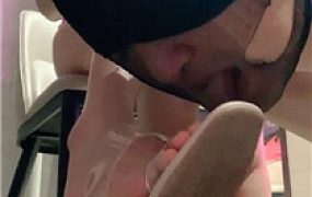 【丝雯】近距离舔脏鞋玉足 JS250513-33